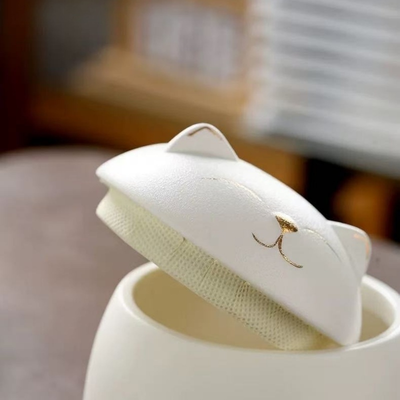 温かみのある動物の形をした陶器のペット用骨壷